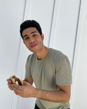 Mena Massoud Instagram - I’m laughing at how GOOD this burger is. I’m telling you guys, @motif_foodworks is changing the plant-based game! By reinventing food design rules and using innovative science, Motif ingredients are about to make #plantbased foods taste better, more nutritious and craveable. Check out the link in my bio for more on how science is the key to unlocking the potential of the plant-based category. #ad