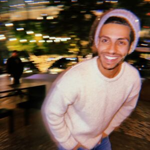 Mena Massoud Instagram - Hope you all are having a safe and happy holiday season 🙏🏽