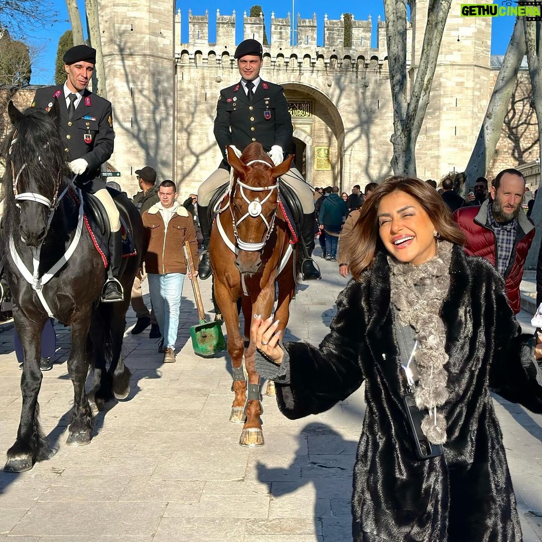 Menna Fadali Instagram - How u see yourself is the most important thing, so. Be proud of yourself 😄❤️🇹🇷🇹🇷 Topkapı Palace