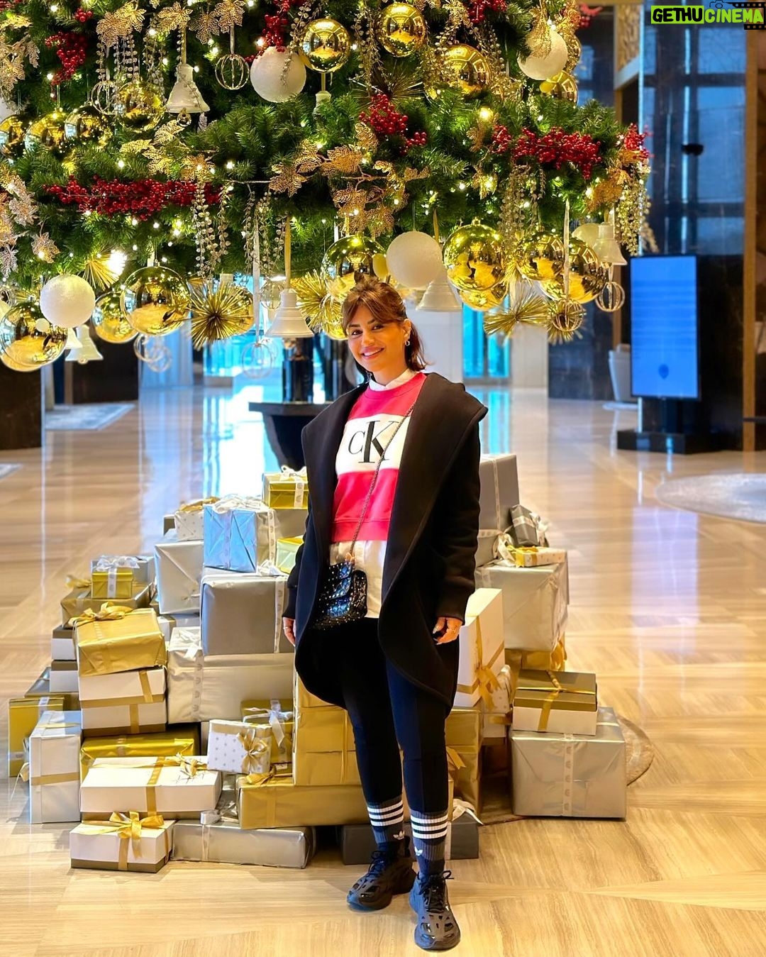 Menna Fadali Instagram - I ‘ll live in hope that everything will be fine as long as we have a God that if he want someone to happen it will be❤️🇹🇷🇹🇷 Raffles Hotel Istanbul