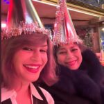 Menna Fadali Instagram - مفيش اجمل من اني اختم سنه قديمه وابتدي سنه جديده مع اغلي حاجه في حياتي امي كل سنه وانتي جنبي و سندي ربنا ما يحرمني منك أبدا و يشفيكي يا رب سنه كلها خير باذن الله كل سنه واحنا سوا ❤️❤️❤️ Ortaköy Sahil