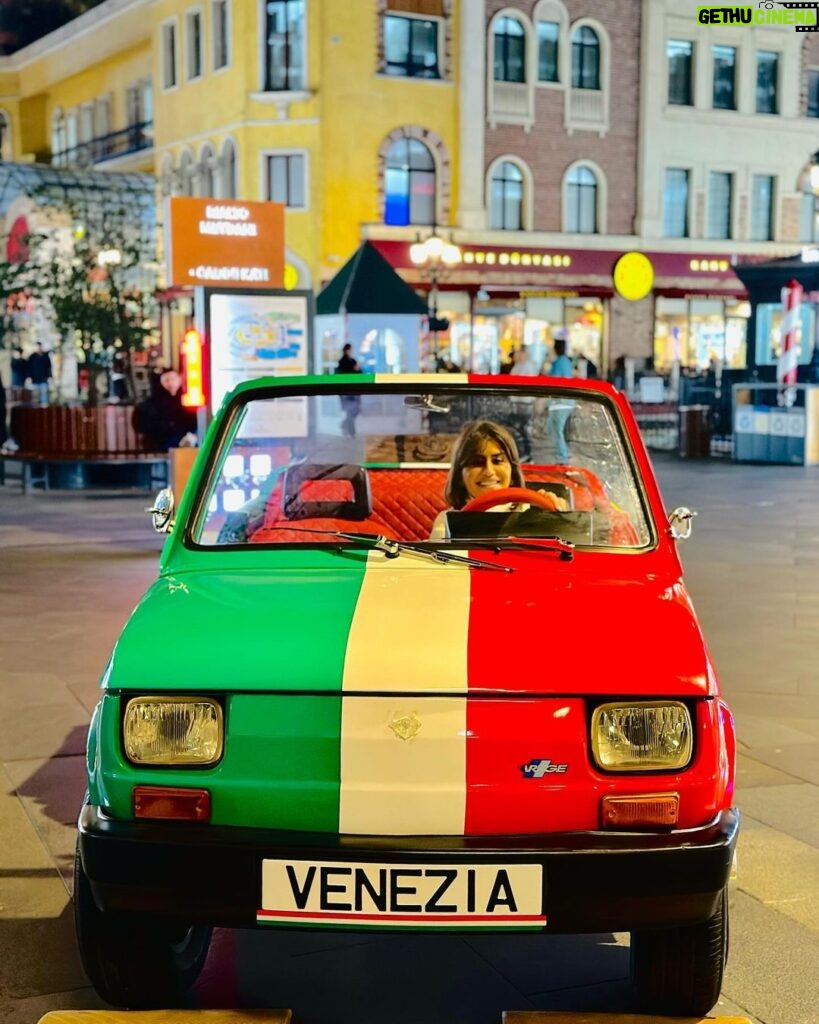 Menna Fadali Instagram - 🎅🏼🎄🎁🇹🇷❤️ Venezia Mega Outlet