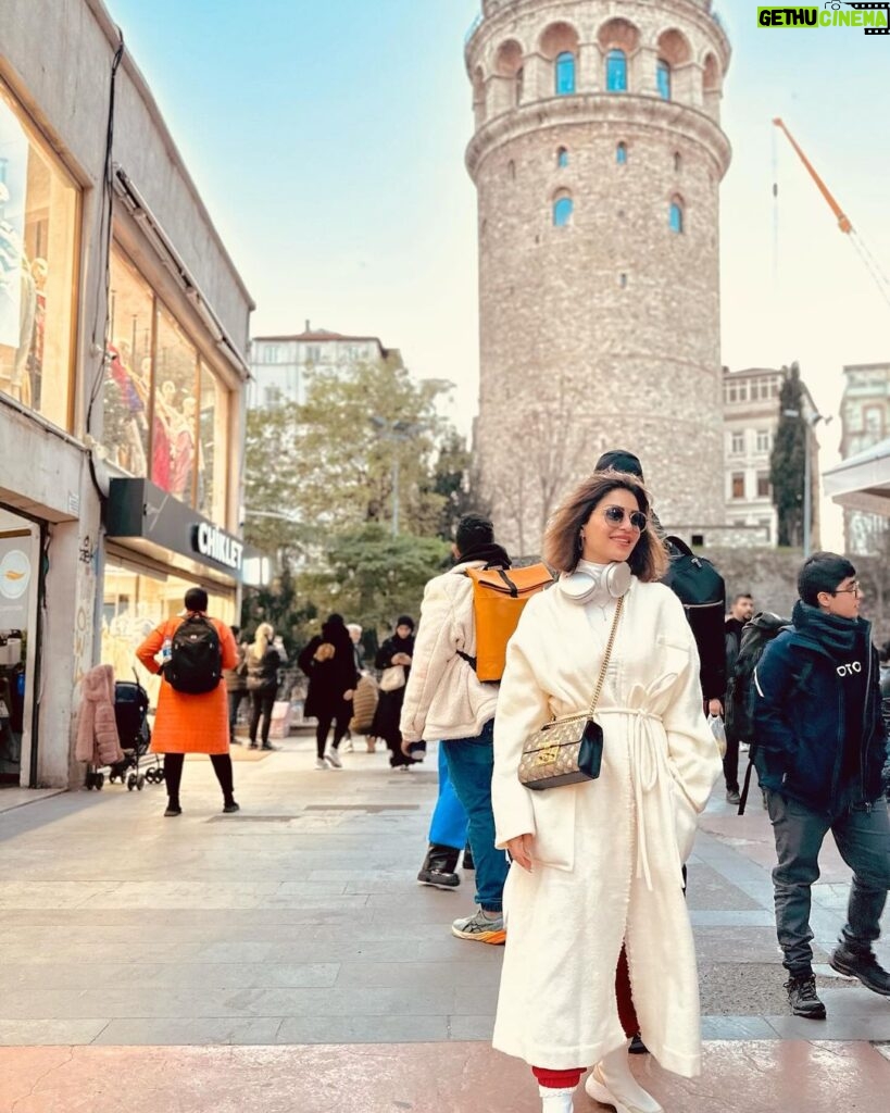 Menna Fadali Instagram - 🇹🇷🇹🇷❤️ be like life , accompany everyone and do not cling to anyone #menna_fadali #turkish #istanbul 🇹🇷❤️ Galata Tower