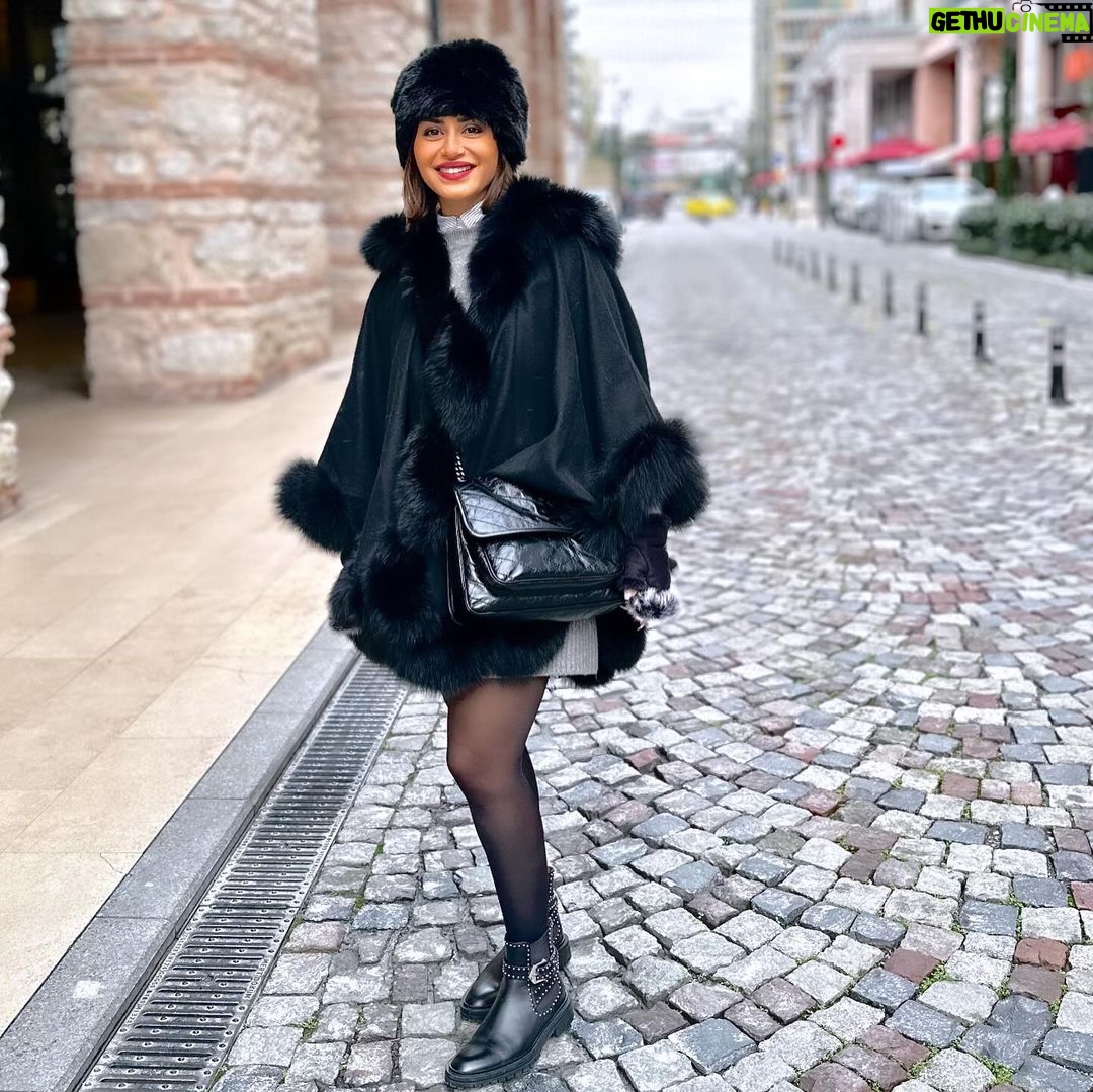 Menna Fadali Instagram - I don’t compare my self to anyone else , I don’t care about being better than others , I compare myself to myself a year ago and I care to be better after a year 🎅🏼❤️🙏🏼 🇹🇷🇹🇷 Fişekhane