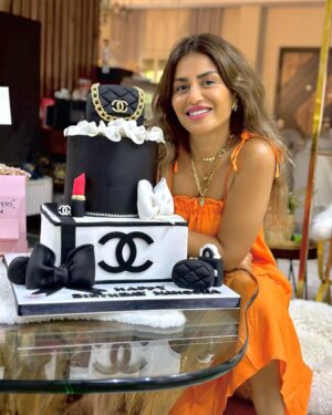 Menna Fadali Instagram - It’s my birthday 🎈🎁🎊🎂 thank u. @cake_up_egypt  for lovely birthday cake ❤️