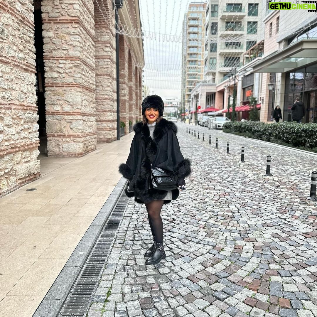 Menna Fadali Instagram - I don’t compare my self to anyone else , I don’t care about being better than others , I compare myself to myself a year ago and I care to be better after a year 🎅🏼❤️🙏🏼 🇹🇷🇹🇷 Fişekhane