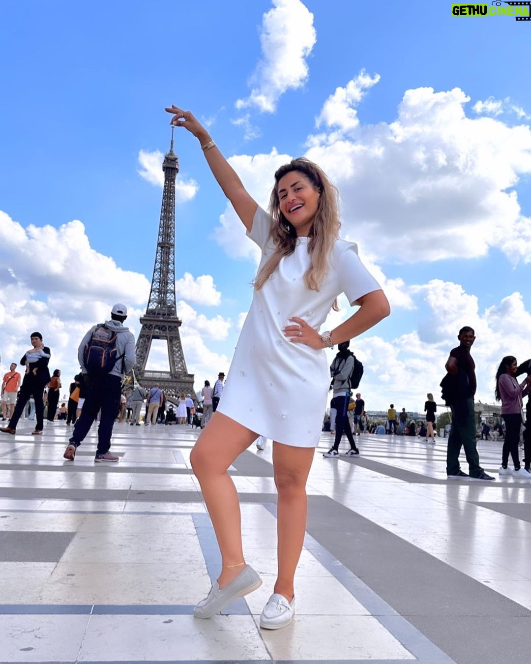 Menna Fadali Instagram - Bonjour France 🇫🇷🇫🇷 Tour Eiffel