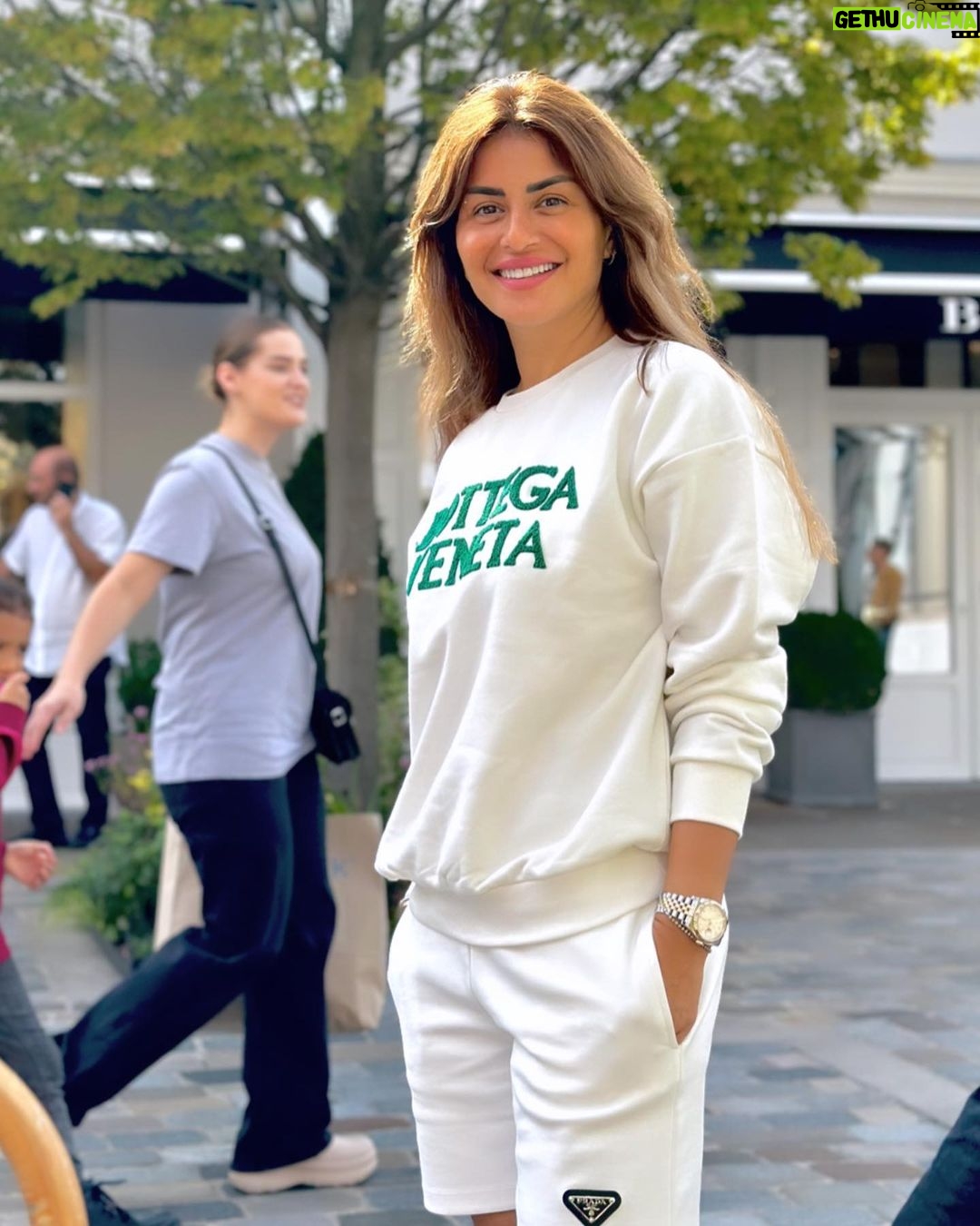 Menna Fadali Instagram - Bonjour 🇫🇷 La Vallée Village, Paris