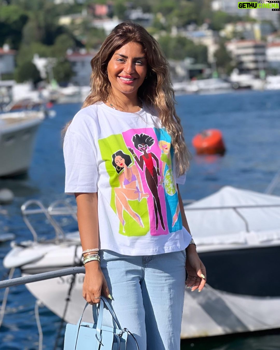 Menna Fadali Instagram - show respect even to people who don’t deserve it , not as a reflection of their character… but as a reflection of yours 👍🏼🤍