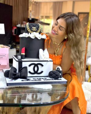 Menna Fadali Instagram - It’s my birthday 🎈🎁🎊🎂 thank u. @cake_up_egypt  for lovely birthday cake ❤️