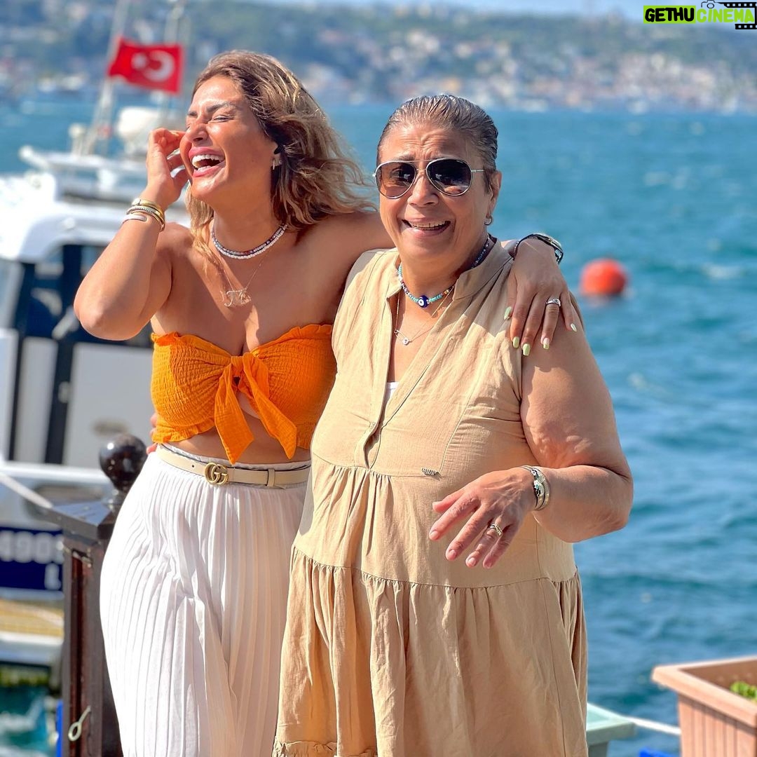 Menna Fadali - 76.6K Likes - امي اغلي حاجه في حياتي ربنا ما يحرمني منك ابدا ولا من ضحكتك ودائما ماسكه في ايدي وسانداني وسانده عليا ❤️❤️❤️