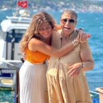 Menna Fadali Instagram - امي اغلي حاجه في حياتي ربنا ما يحرمني منك ابدا ولا من ضحكتك ودائما ماسكه في ايدي وسانداني وسانده عليا ❤️❤️❤️