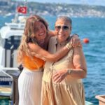 Menna Fadali Instagram - امي اغلي حاجه في حياتي ربنا ما يحرمني منك ابدا ولا من ضحكتك ودائما ماسكه في ايدي وسانداني وسانده عليا ❤️❤️❤️