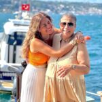 Menna Fadali Instagram - امي اغلي حاجه في حياتي ربنا ما يحرمني منك ابدا ولا من ضحكتك ودائما ماسكه في ايدي وسانداني وسانده عليا ❤️❤️❤️