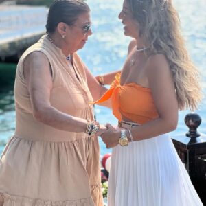 Menna Fadali Instagram - امي اغلي حاجه في حياتي ربنا ما يحرمني منك ابدا ولا من ضحكتك ودائما ماسكه في ايدي وسانداني وسانده عليا ❤️❤️❤️