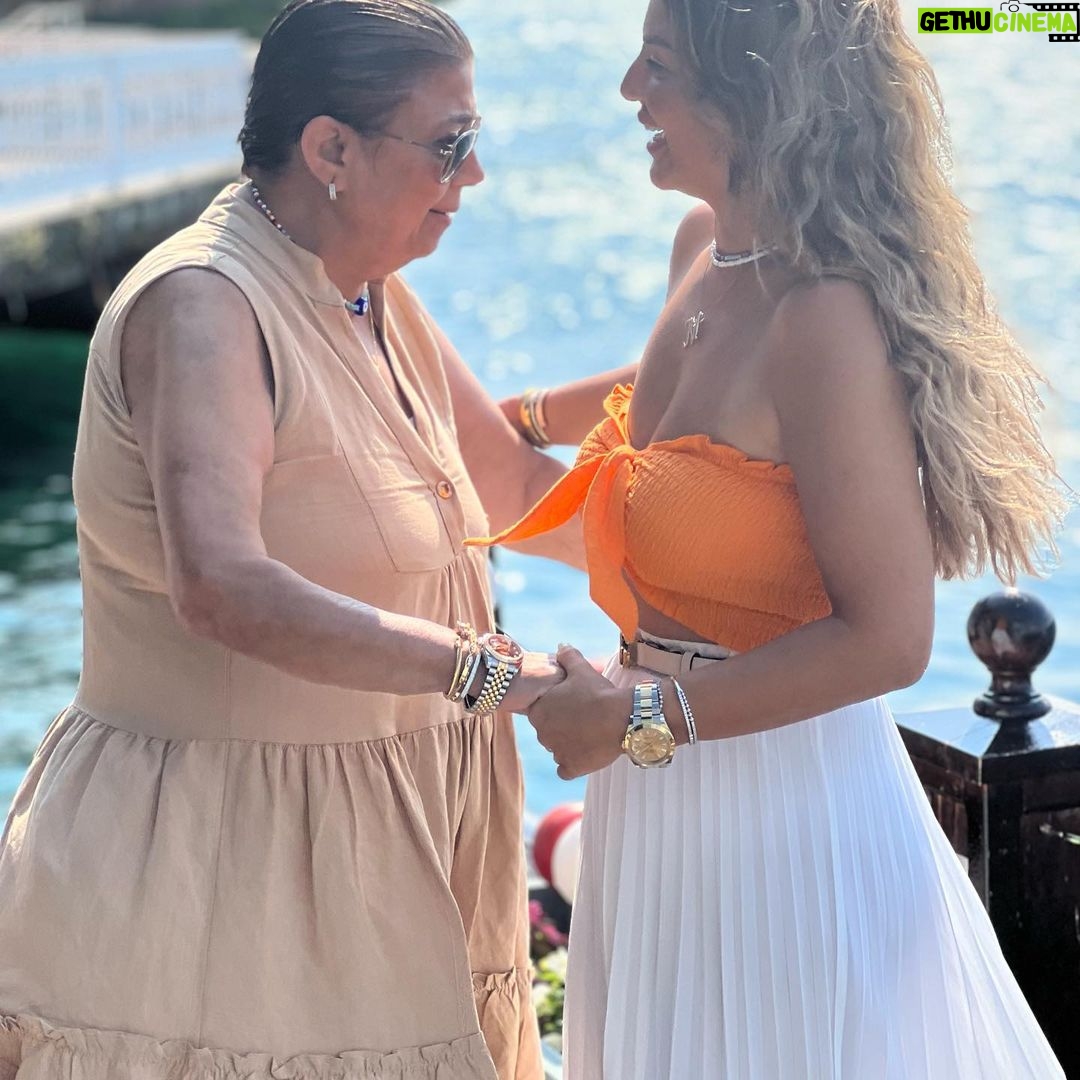Menna Fadali - 76.6K Likes - امي اغلي حاجه في حياتي ربنا ما يحرمني منك ابدا ولا من ضحكتك ودائما ماسكه في ايدي وسانداني وسانده عليا ❤️❤️❤️