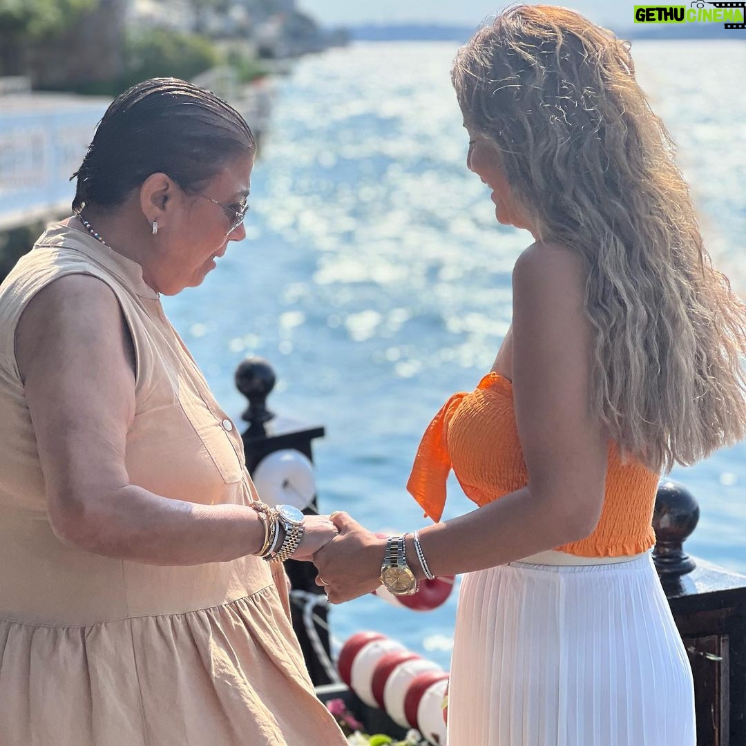 Menna Fadali - 76.6K Likes - امي اغلي حاجه في حياتي ربنا ما يحرمني منك ابدا ولا من ضحكتك ودائما ماسكه في ايدي وسانداني وسانده عليا ❤️❤️❤️