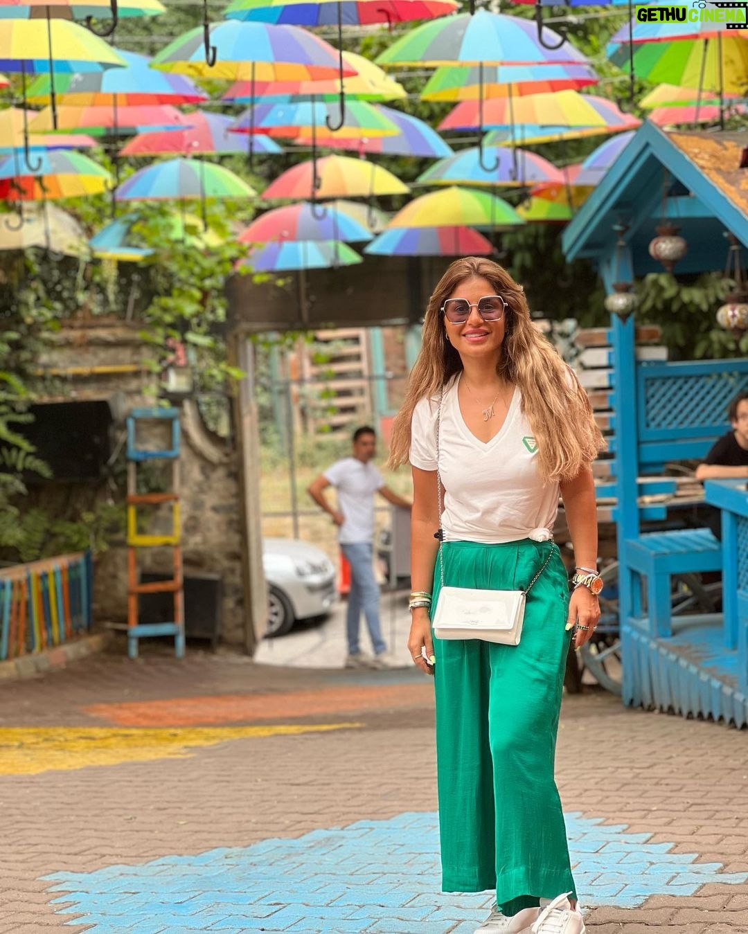 Menna Fadali Instagram - Günaydın İstanbul 🇹🇷🇹🇷🇹🇷 #balat 🇹🇷 Balat Antik Cafe