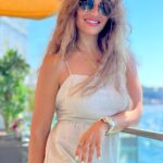 Menna Fadali Instagram - a woman who is okay with being alone is a powerful woman 🤍 #istanbul 🇹🇷 Pembe Yalı Restaurant Cafe