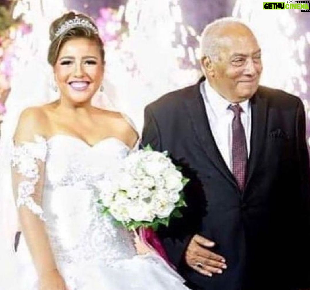 Menna Fadali Instagram - لا حول ولا قوه الا بالله والد صديقتي مي كساب في ذمه الله ربنا يصبر قلبك ويرحمه برحمته