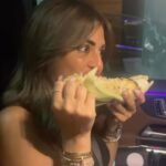 Menna Fadali Instagram - منار فضحتني طب اعمل ايه بحب الذره 😄 ماشي يا منار ليكي يوم 😉😜 @monyelngar
