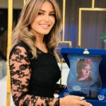 Menna Fadali Instagram – تكريمي اليوم عن دور نرجس في مسلسل جعفر العمده من مدرسه طيبه شكرا دكتوره صبوره السيد علي التكريم شكرا للمخرج والصديق الاستاذ محمد سامي شكرا ل اسره المسلسل ❤️ 
Makeup Dina elkashef 
Hairdresser hamo mohsen 
Dress Burberry 💫 Sheikh Zayed City