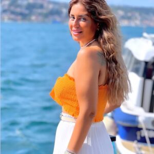 Menna Fadali Instagram - sometimes u have to keep your good news to yourself everybody is not genuinely happy for u🤍😉 #istanbul 🇹🇷🇹🇷🇹🇷 Beylerbeyi Doğa Balık Restaurant