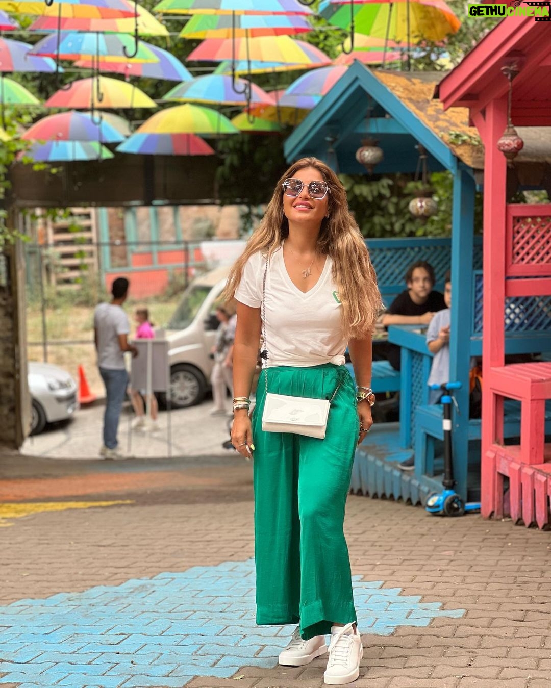 Menna Fadali Instagram - Günaydın İstanbul 🇹🇷🇹🇷🇹🇷 #balat 🇹🇷 Balat Antik Cafe