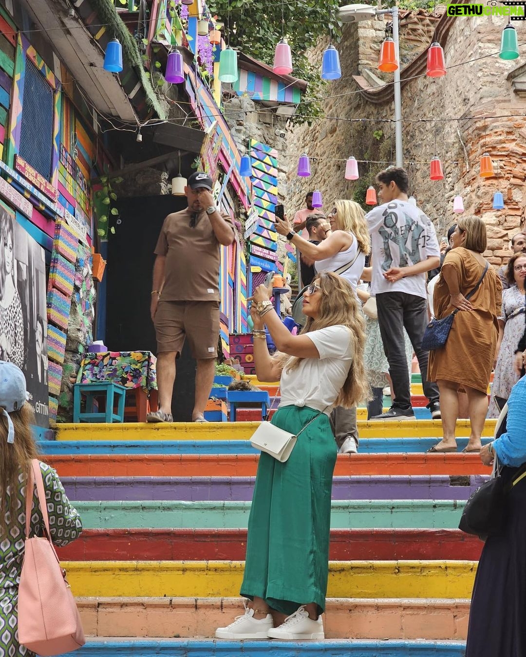 Menna Fadali Instagram - Günaydın İstanbul 🇹🇷🇹🇷🇹🇷 #balat 🇹🇷 Balat Antik Cafe