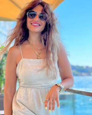Menna Fadali Instagram - a woman who is okay with being alone is a powerful woman 🤍 #istanbul 🇹🇷