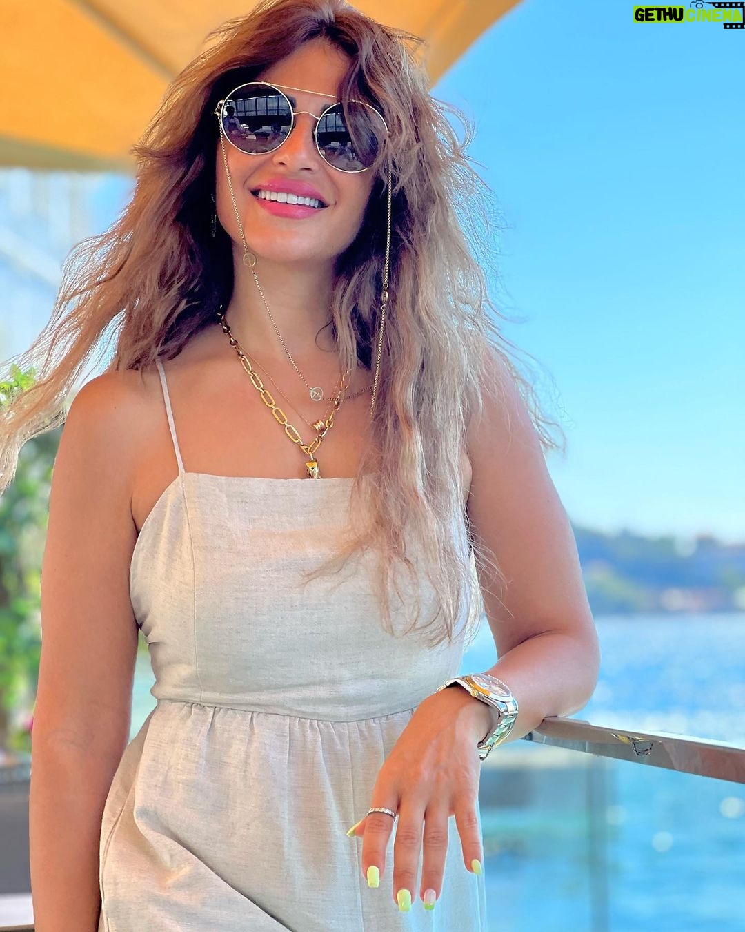 Menna Fadali - 83.8K Likes - a woman who is okay with being alone is a powerful woman 🤍 #istanbul 🇹🇷