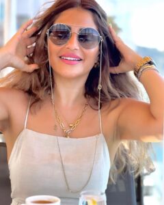 Menna Fadali Instagram - a woman who is okay with being alone is a powerful woman 🤍 #istanbul 🇹🇷 Pembe Yalı Restaurant Cafe