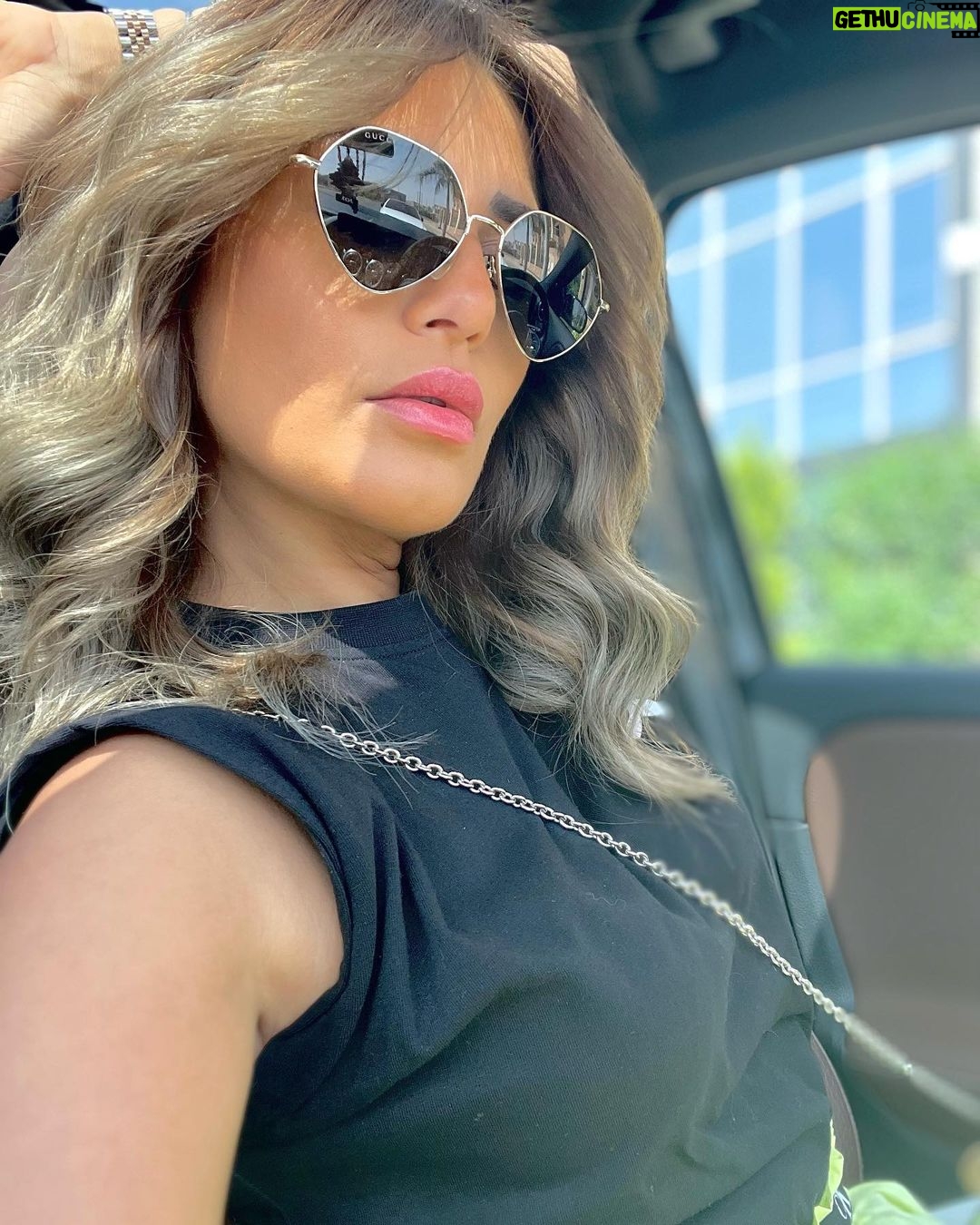 Menna Fadali Instagram - So you post a picture on your instagram page and u get 1000 likes you post the same picture on instagram stories and you get 3000 views .. the moral of story is .. not many people like u but they watching 👌🏽 Sheikh Zayed City