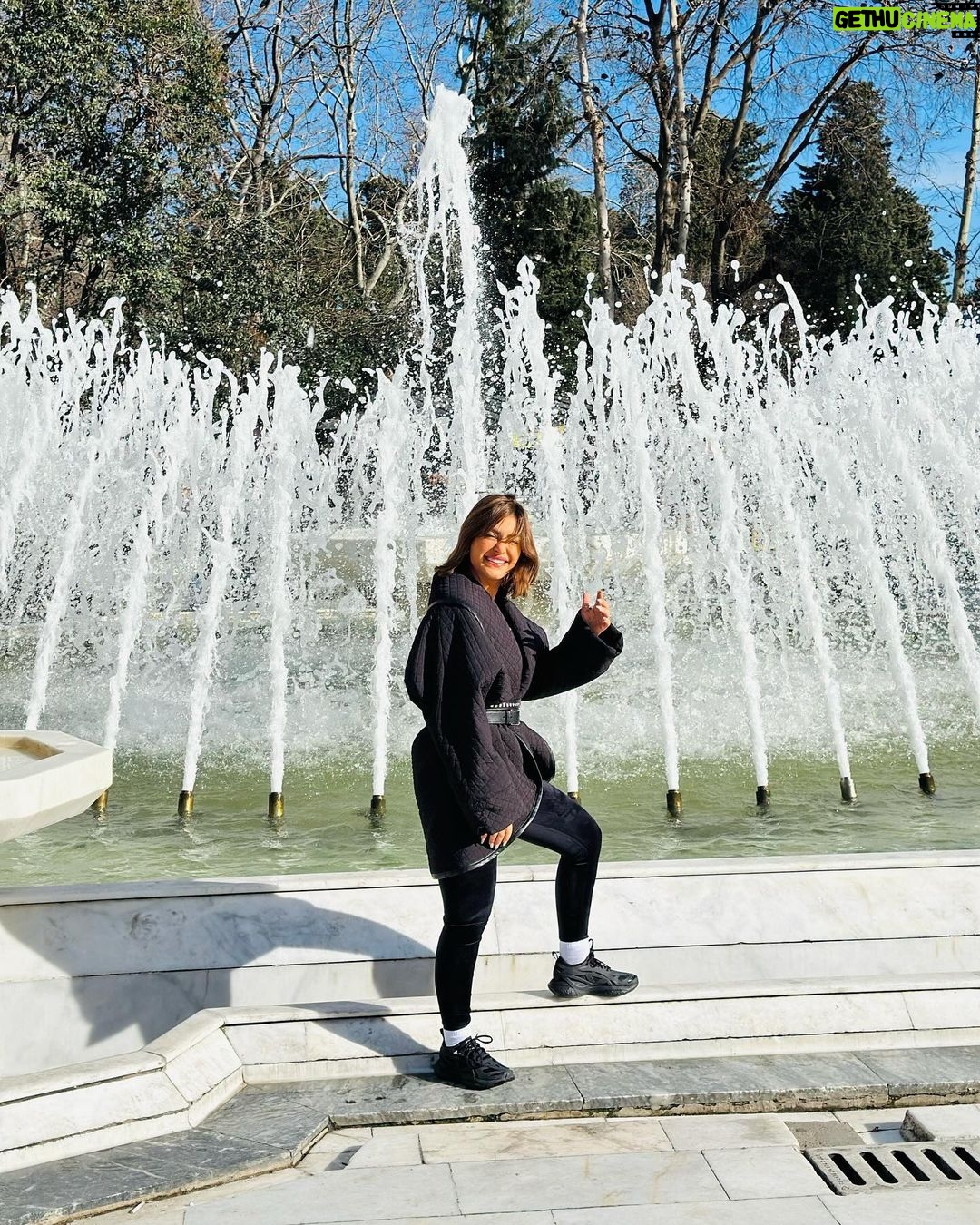 Menna Fadali Instagram - The love is just a lie that we tell ourselves to find meaning in the chaos of emotions 👍🏼