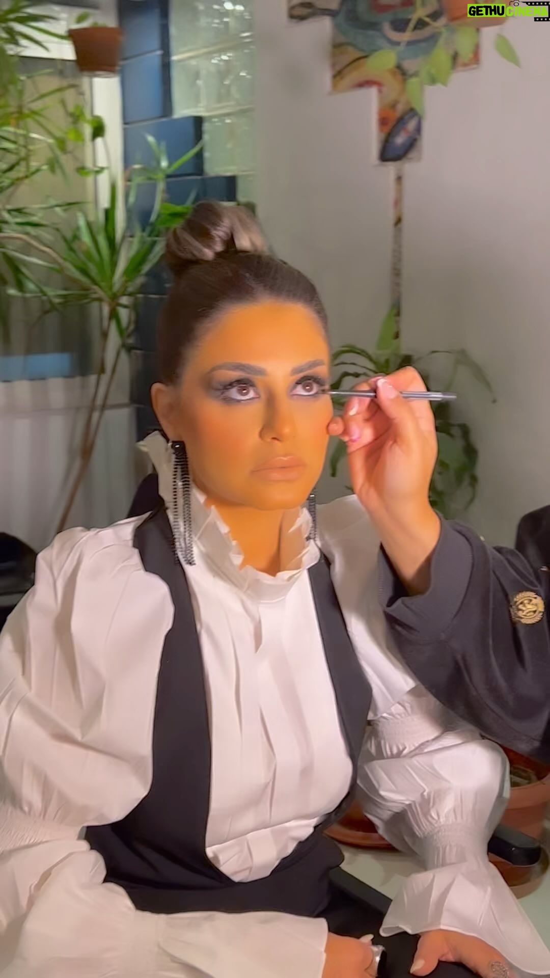Menna Fadali Instagram - احلي حاجه في الفوتوشوت ده ان كلهم بحبهم حمو و دينا و احمد مبارز لان كلهم صحابي و الشوت طالع حلو بجد علشان الجو العام كان جميل زيهم كده ❤️ @ahmedmobarezz @hamomohsen @hamomohsensalon @dinaelkasheff