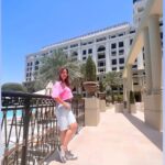 Menna Fadali Instagram - Live the life u love 💗 #dubai 🇦🇪 many thanks my lovely @mayabarakat_pr and thank u @m.emamdxb Plazo Versace Dubai