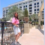 Menna Fadali Instagram - Live the life u love 💗 #dubai 🇦🇪 many thanks my lovely @mayabarakat_pr and thank u @m.emamdxb Plazo Versace Dubai