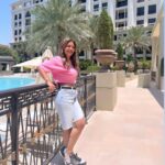 Menna Fadali Instagram - Live the life u love 💗 #dubai 🇦🇪 many thanks my lovely @mayabarakat_pr and thank u @m.emamdxb Plazo Versace Dubai