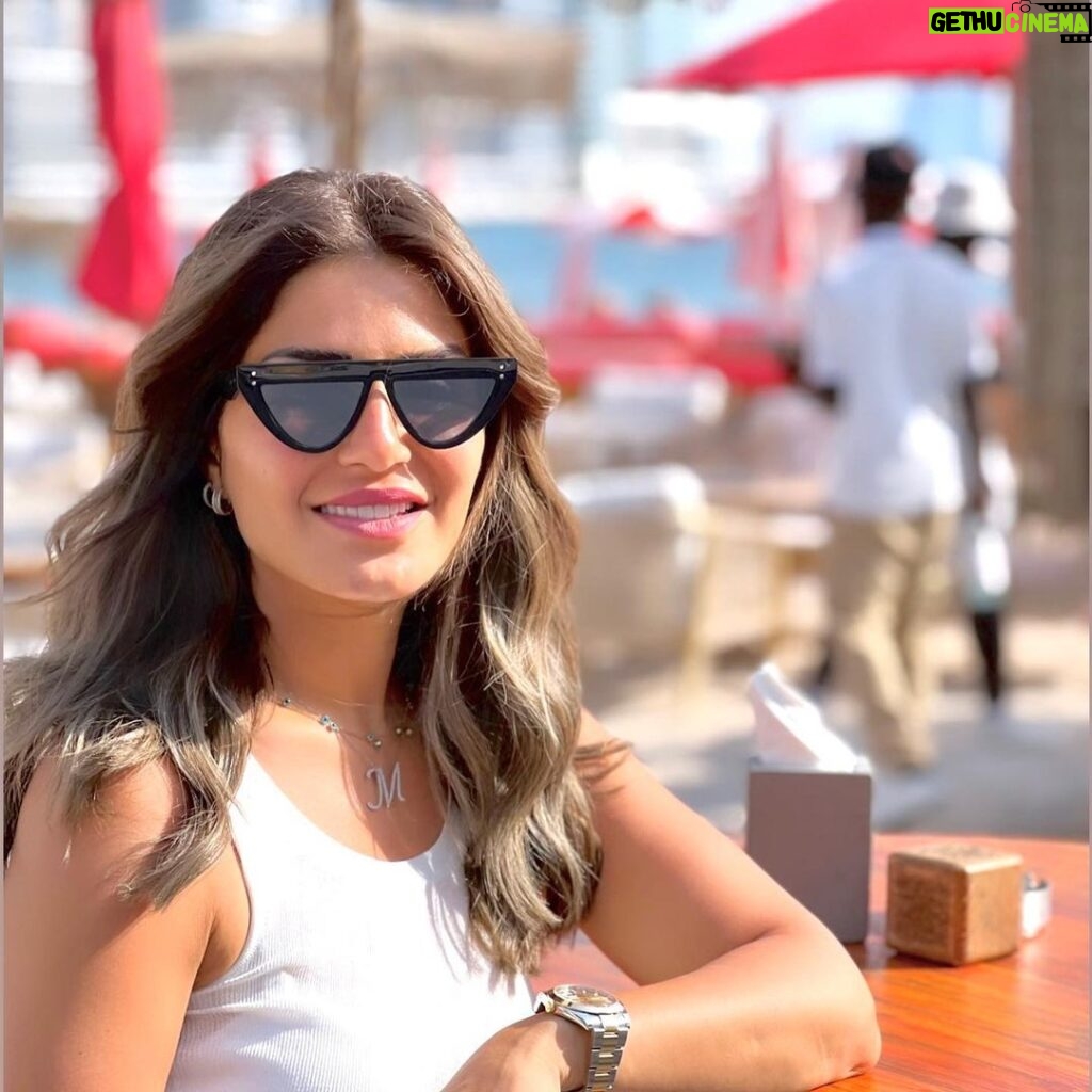Menna Fadali Instagram - Life is very short, you must enjoy life🤍 #dubai🇦🇪 #دبي #الامارات #السعوديه #سوريا #لبنان #العراق #قطر #الكويت #تونس #المغرب #مصر Bluewaters Island