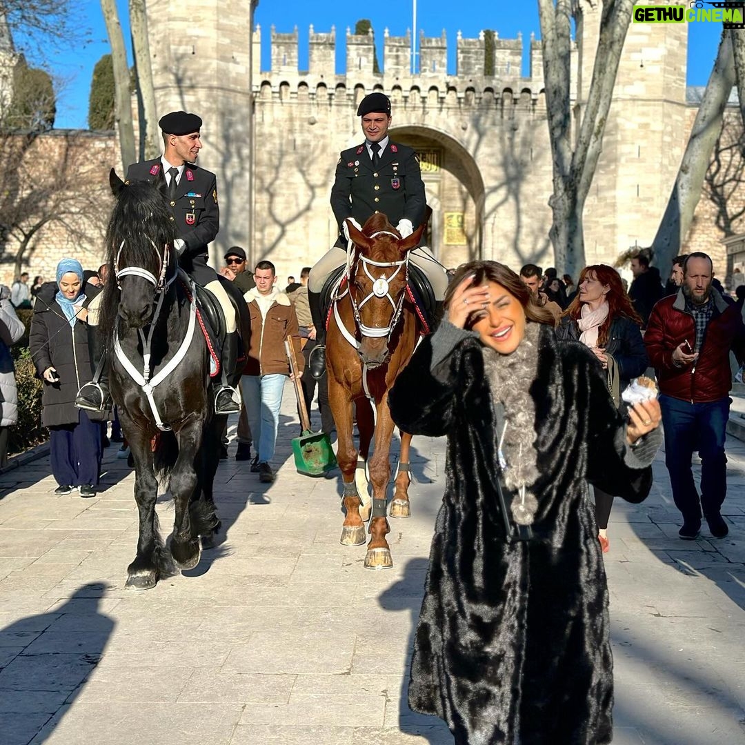 Menna Fadali Instagram - How u see yourself is the most important thing, so. Be proud of yourself 😄❤️🇹🇷🇹🇷 Topkapı Palace