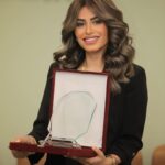 Menna Fadali Instagram – اول تكريم ليا السنه دي عن دور نرجس من اخبار اليوم الحمدلله شكرا لكل الجمهور شكرا للمخرج العظيم محمد سامي شكرا شركه ميديا هب ❤️❤️❤️🙏🏼 #جعفر_العمده #نرجس #منه_فضالي @mohamedramadanws @directormohamedsami @mediahubadvertising