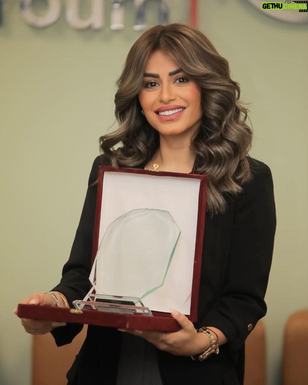 Menna Fadali - 69.2K Likes - اول تكريم ليا السنه دي عن دور نرجس من اخبار اليوم الحمدلله شكرا لكل الجمهور شكرا للمخرج العظيم محمد سامي شكرا شركه ميديا هب ❤️❤️❤️🙏🏼 #جعفر_العمده #نرجس #منه_فضالي @mohamedramadanws @directormohamedsami @mediahubadvertising