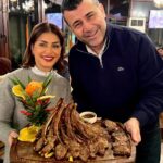 Menna Fadali Instagram - The Artist @manoushafadali 🤗❤️ at Almadina Restaurant. 🥰🤗 Al-Madina Restaurant is your home at istanbul. If you come to Istanbul and don’t visit Al-Madina Restaurant, your trip will be incomplete. By @ismailozdemir.10 🤗 ❤ #almadinarestaurant #türkiye #istanbul #beyoğlu #istiklalstreet Al Madina Restaurant İstanbul مطعم المدينة اسطنبول
