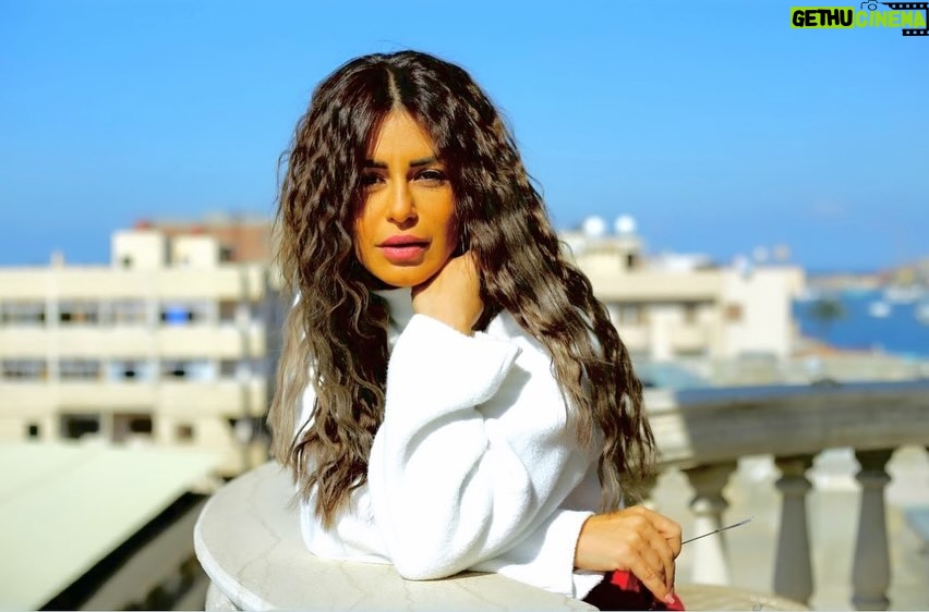 Menna Fadali Instagram - Happiness in short, give the best of you everywhere you go , give a smile, give thanks, give love , and give without expectation of return …. It’s me ❤️😉