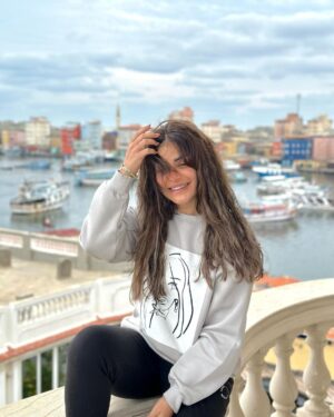 Menna Fadali Instagram - صباحكم كله خير واحلي جو واحلي ناس من رأس البر❤️❤️ #كوبرا🎥