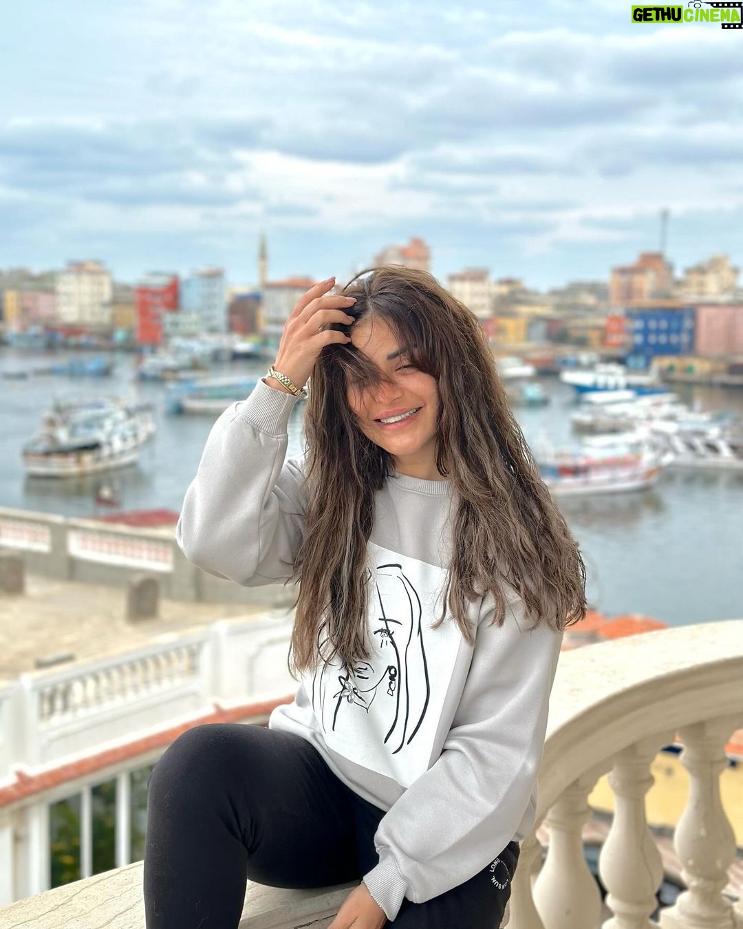 Menna Fadali - 67K Likes - صباحكم كله خير واحلي جو واحلي ناس من رأس البر❤️❤️ #كوبرا🎥