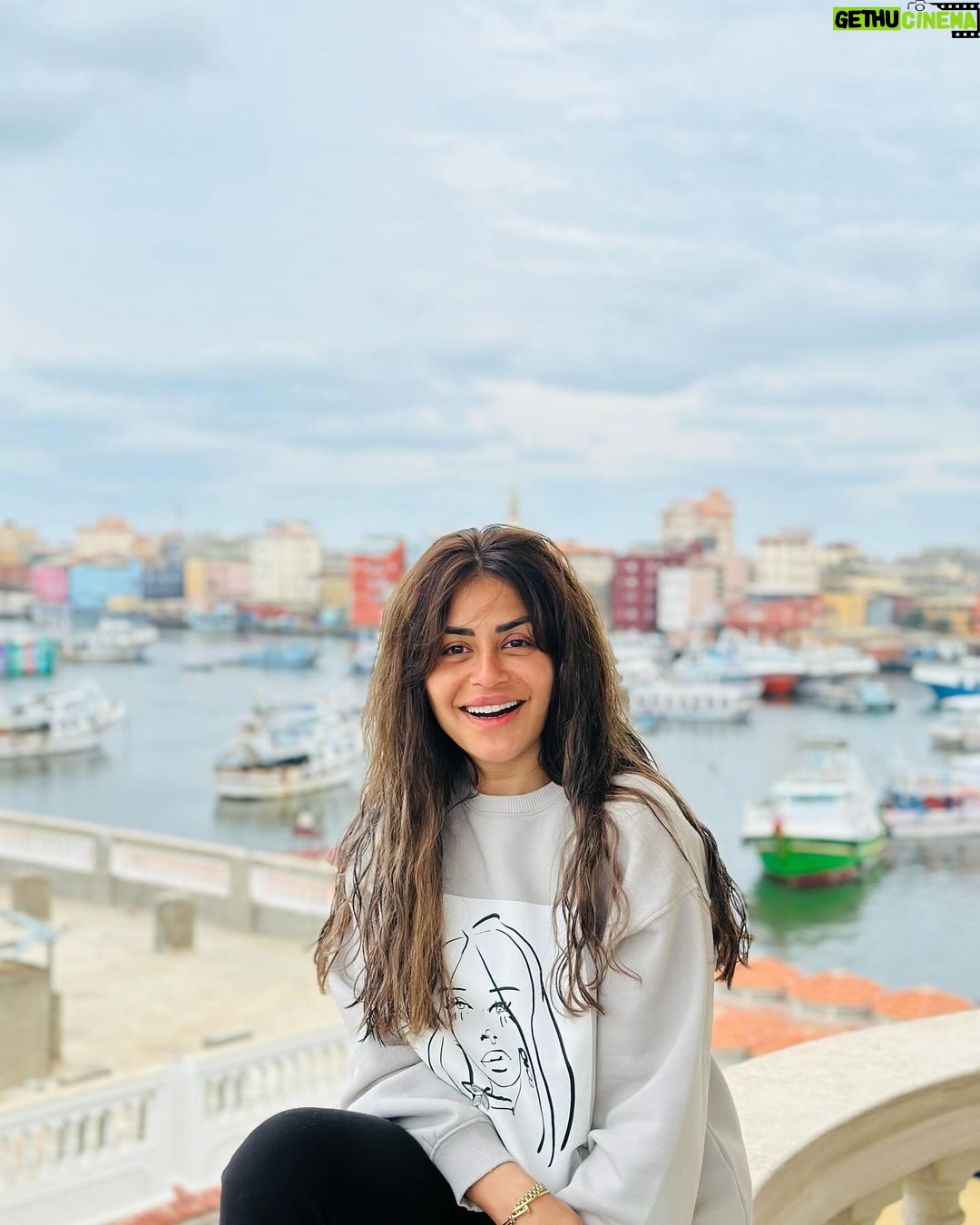 Menna Fadali - 67K Likes - صباحكم كله خير واحلي جو واحلي ناس من رأس البر❤️❤️ #كوبرا🎥