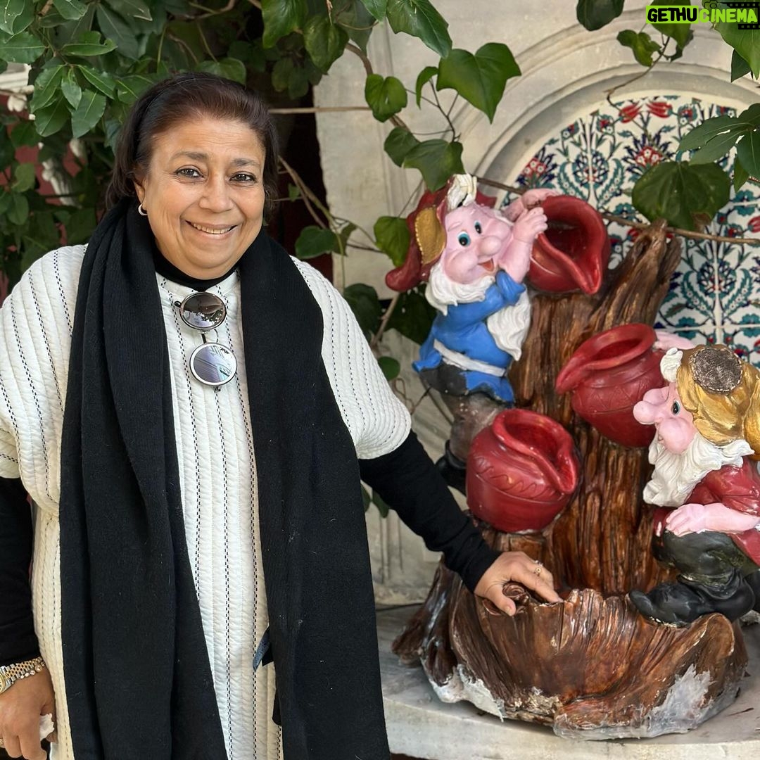 Menna Fadali Instagram - النهارده احلي الايام و دايما يا رب تكون حلوه بيكي يا ست الكل عيد ميلاد امي كل سنه وانتي طيبه و في صحه و دايمًا معايا و بتدعيلي وربنا يقدرني وأسعدك دايما كل سنه وانتي الحب❤️❤️❤️