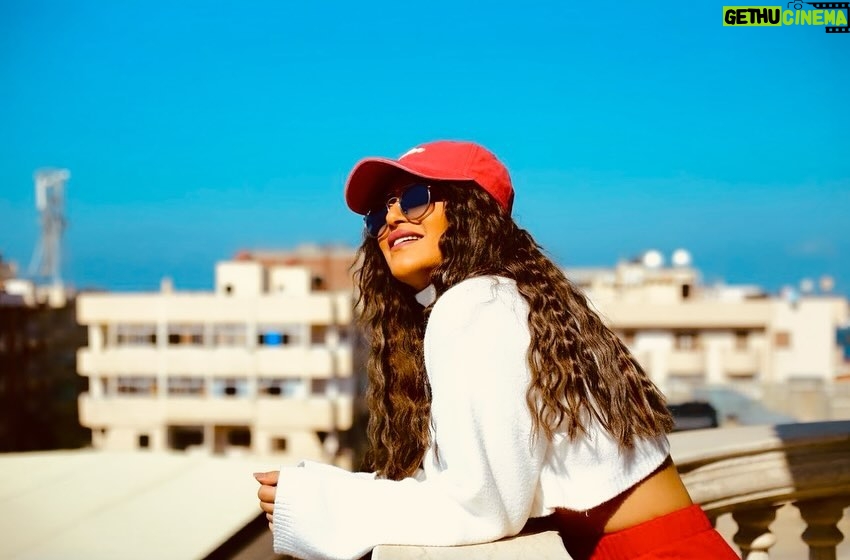 Menna Fadali Instagram - Happiness in short, give the best of you everywhere you go , give a smile, give thanks, give love , and give without expectation of return …. It’s me ❤️😉