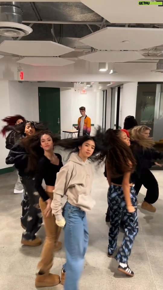 Merrick Hanna Instagram - RUN! It's the @dreamacademyhq finale tonight Nov 17 7pm! #dreamacademyhq #hybegeffen #buttonschallenge #hybe #geffen #nattybuttons